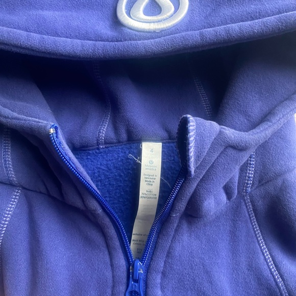Women’s lululemon size 4 scuba hoodies - Picture 3 of 3